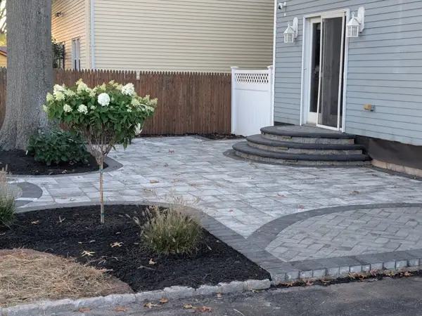Paver patio with curved steps & border
